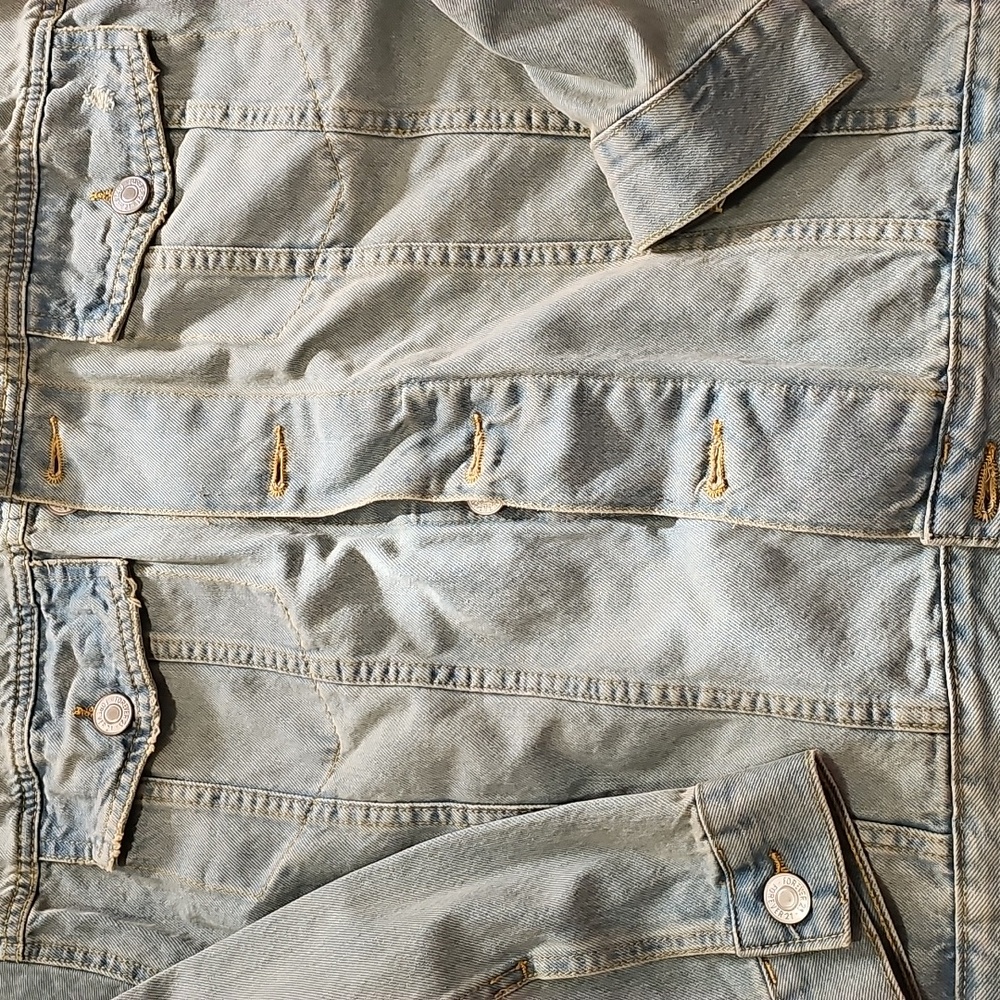 Forever 21 Faded Distressed  Denim Jacket Womens Xl NWT